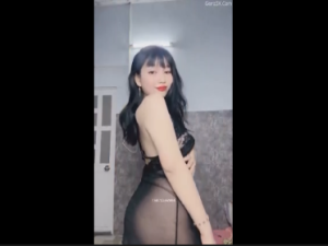 Video khoe body của em 18+ như quỳnh